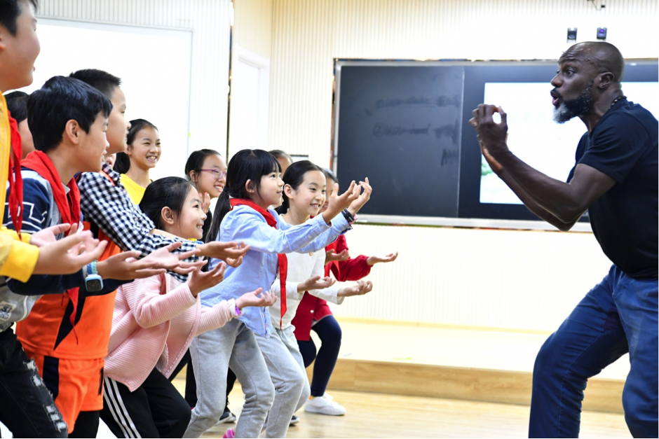 Photograph of children at Shakespeare's Globe workshop in China