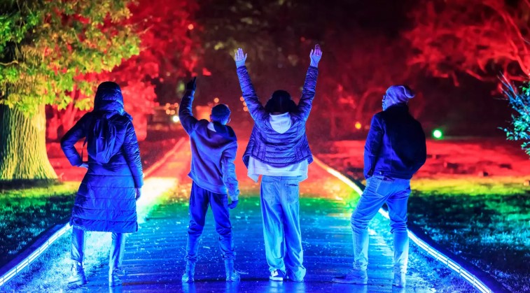 Bright colours and 4 people