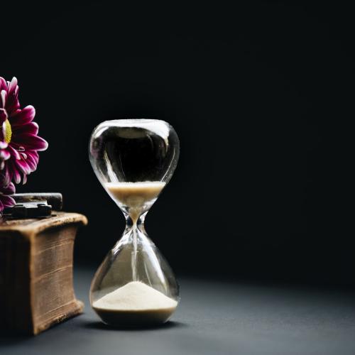 hourglass and a flower bouquet